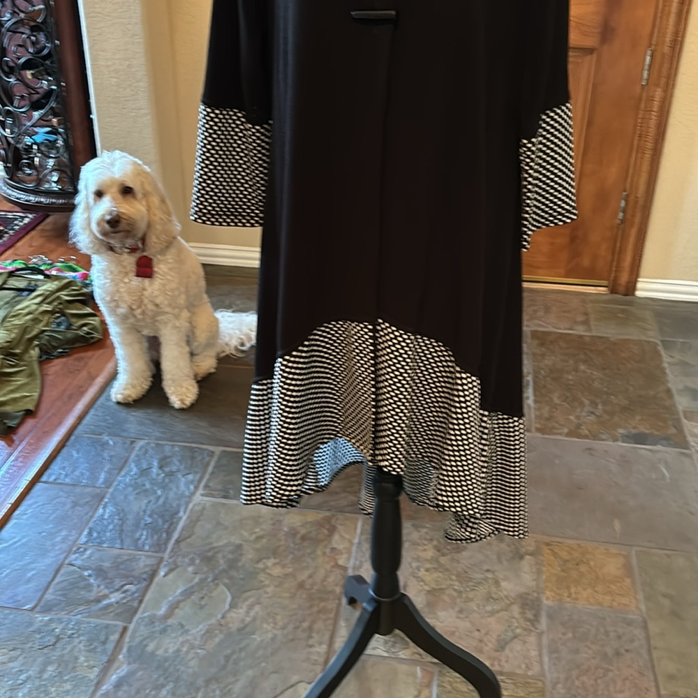 Incredible black & white high/low duster. Worn once so in “like new” condition. - Picture 4 of 6